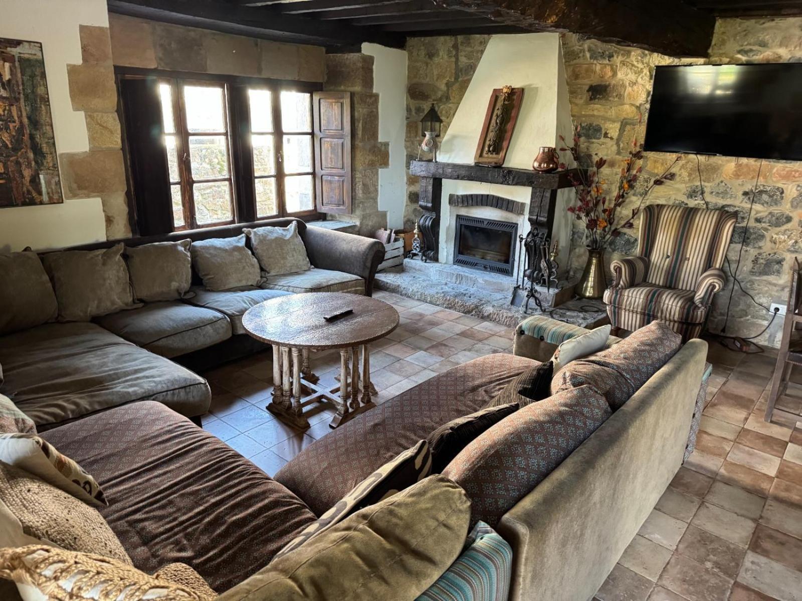 Espectacular Casa Rural En Castaneda Socobio Luaran gambar